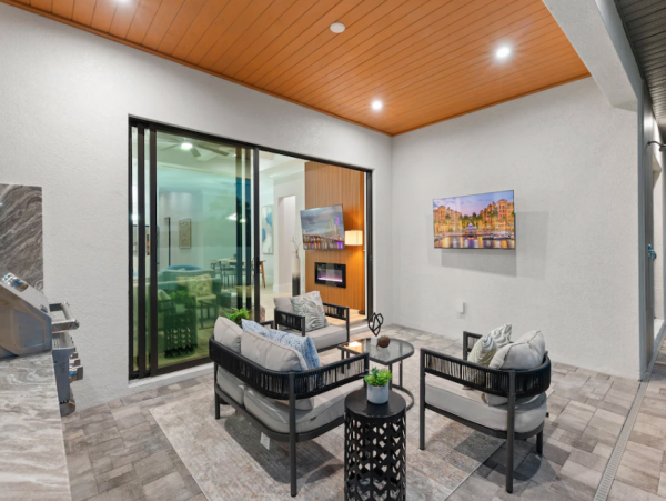Luxurious 5-Bedroom Retreat in Naples - Your Ultimate Vacation Destination